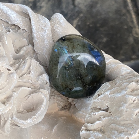Labradorite palm stone. Lots of color! - Picture 6 of 8